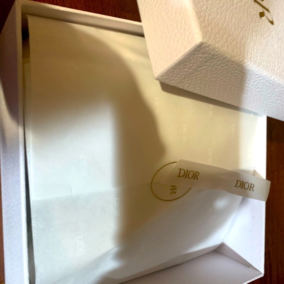 Brand new, gorgeous , authentic Christian Dior medium size pouch, collector’s ❤️ - Picture 7 of 7